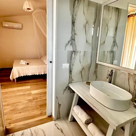 Dimora Idruntina فندق مبيت وإفطار 3*